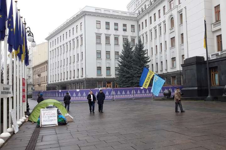 Установка катка возле Офиса президента: разрешения мэрии Киева никто не спрашивал