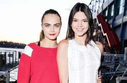  Супермодель Кара Делевинь и Кендалл Дженнер стали участницами необычной съемки 
  