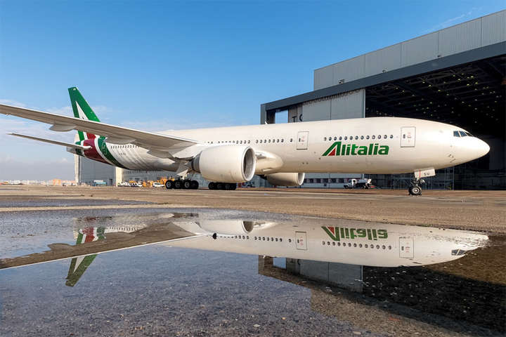 В Італії авіакомпанія скасувала понад 300 рейсів через страйк
