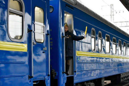 На свята Укрзалізниця призначила додаткові рейси поїзда «Чотири столиці»