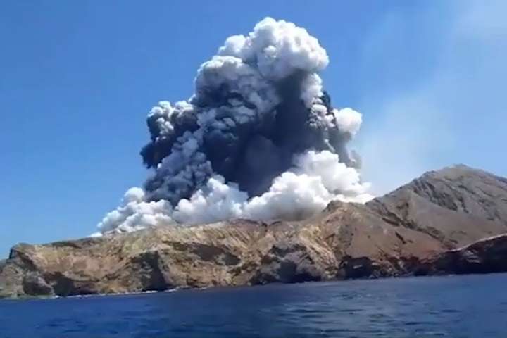 Кількість жертв виверження вулкану в Новій Зеландії зросла до 15