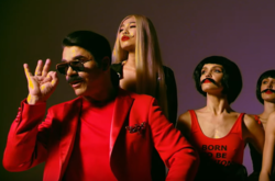  В конце видео девушки по очереди отрывают с лица накладные усы 
  