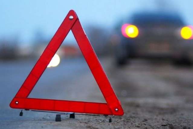 На Львівському шосе у Вінниці автівка влетіла у паркан: травмовано 20-річну дівчину