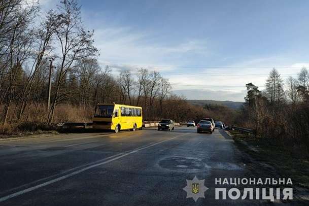 На Тернопільщині шкільний автобус потрапив у смертельну ДТП