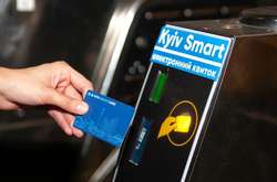 У київському метро стався збій у системі оплати проїзду карткою та е-квитком