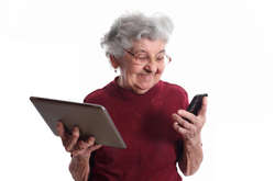 «Лол» и «мем»: правительство начало учить пенсионеров молодежному сленгу