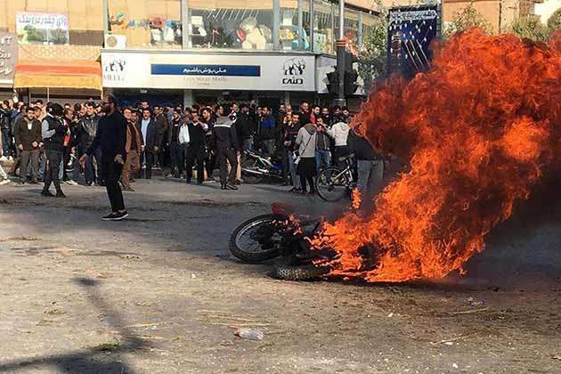 Правозахисники заявляють, що в Ірані під час протестів загинули понад 300 людей