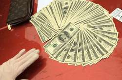 У Києві затримали двох посадовців з хабарем у 150 тис. гривень