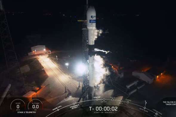 SpaceX вивела на орбіту японсько-сінгапурський супутник зв'язку