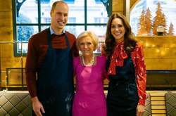  Приготовив поднос с напитками, Кейт сказала, то это напоминает ей об университетских днях, когда она работала официанткой 
  