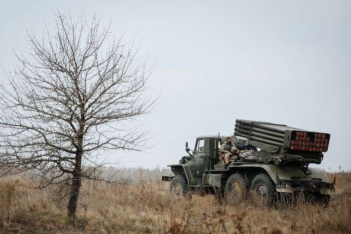 Російські бойовики стягують «Гради» до лінії відведення