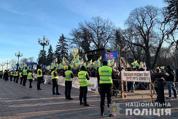 В центр Киева прибыли усиленные наряды силовиков на время акций протеста