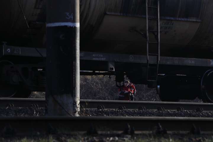 У Києві потяг збив пенсіонерку (фото)