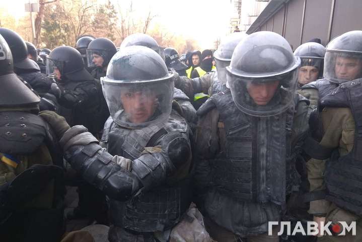Протесты возле Верховной Рады: двое полицейских госпитализированы