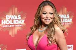  За целых 25 лет знаменитая рождественская песня ни разу не удостаивалась первого места 
  