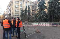 Протестувальники Коломойського захопили сквер поблизу Нацбанку (фото)