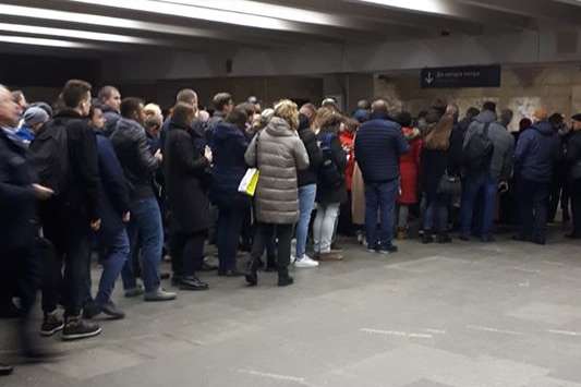 Обурені пасажири повідомляють про стовпотворіння на метро «Олімпійська»