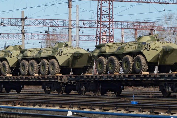Россия пригнала на Донбасс военную технику и 3 тыс. тонн горючего