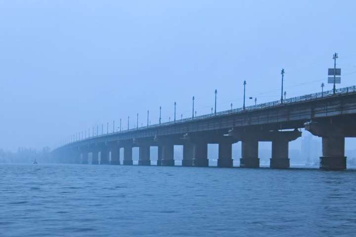 «Київавтодор» повідомив про аварійне просідання покриття на мосту Патона