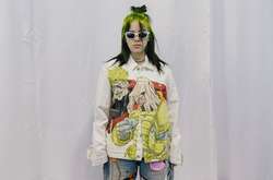  Билли Айлиш стала первым человеком, рожденным в XXI веке, кому удалось возглавить Hot 100 
  