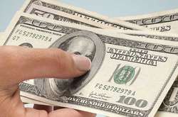 Долар знову подешевшав: курс валют на 19 грудня