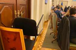 Напередодні засідання комітету тривало близько семи годин - до самої ночі