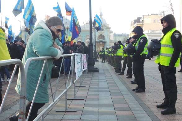 Протести у центрі Києва: що відбувається під Радою (відео)