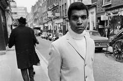  Кенни Линч стал первым в мире человеком, который записал кавер на их композицию Misery 
  