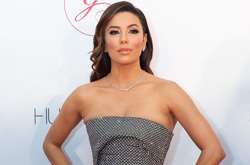  Поклонники оценили старания Лонгории по достоинству 
  