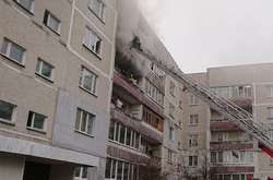 Внаслідок сильного задимлення жінка з дитиною опинилися заблокованими на верхньому поверсі будинку