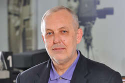  Юрій Макаров є журналістом, телеведучим, документалістом і письменником