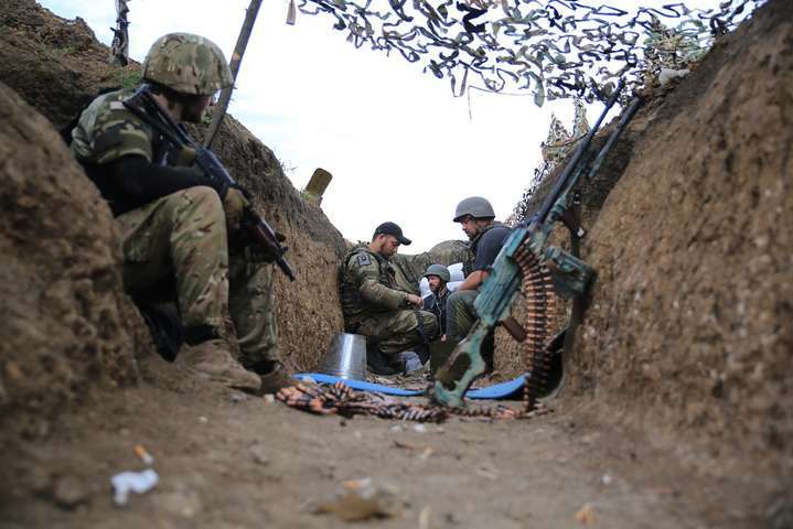 Бойовики обстріляли українських військових поблизу Троїцького