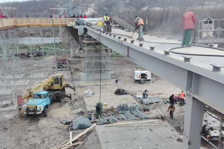 ГПУ виявила розкрадання коштів під час будівництва мосту в Станиці Луганській