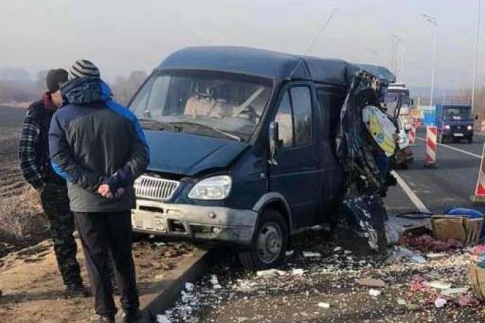 ДТП на об'їзній Вінниці: вантажівка врізалась у мікроавтобус