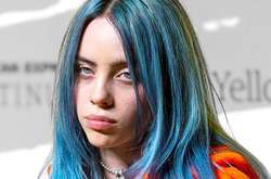  А также 18-летняя певица сыграла на укулеле свою первую песню 
  