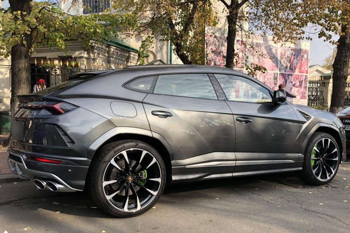 Печерський райсуд арештував елітний автопарк ексдепутата (фото)