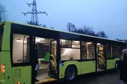 У Львові невідомий обстріляв з пневматикии автобус із пасажирами