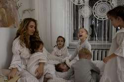 Сім'я одеських пятерняшек приймала новорічні привітання від місцевої влади