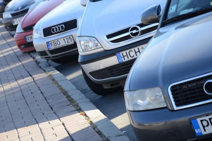 В Україні змінять правила розмитнення автомобілів
