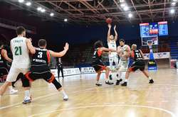 Андрій Мироненко атакує кільце суперника