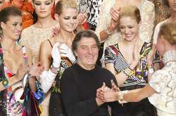  Унгаро начинал карьеру в модном доме Кристобаля Баленсиаги, а клиентками собственного бренда Унгаро были Катрин Денев, Изабель Аджани и Жаклин Кеннеди 
  