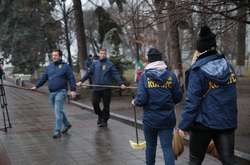 Нацкорпус провів суботник біля Верховної Ради (фото)