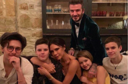 Дэвид и Виктория Бекхэмы крестили младших детей (фото)