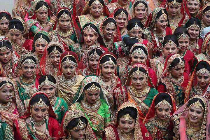 В Індії алмазний магнат профінансував весілля декількох сотень наречених з бідних родин