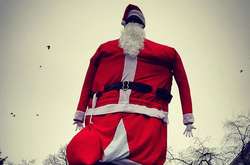 У Тернополі пам’ятник Пушкіну вдягли у костюм Йоулопуккі