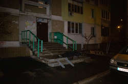 Тіло лежало біля під'їзду будинку