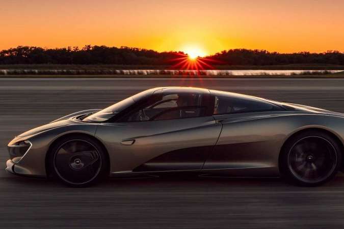 Британський автовиробник створив спортивний суперкар, що їздить зі швидкістю понад 400 км / год