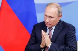 «Такие люди не должны рождаться». Путина использовали для рекламы презервативов