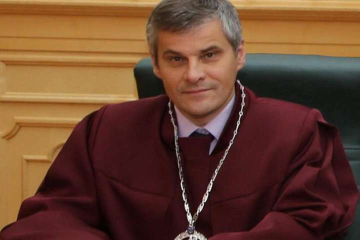 ЗМІ: суддя Конституційного суду Мельник пішов у відставку