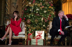  Дональд Трамп поки що не підготував дружині Меланії різдвяний подарунок 